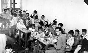 VILLE D ORAN ORE LUCHON 1954 LE REFECTOIRE N01